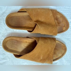 Beek Kea Suede Slide Sandal